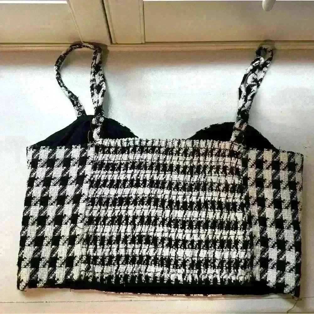 Stradivarius cropped top in black and white tweed - Picture 3 of 5